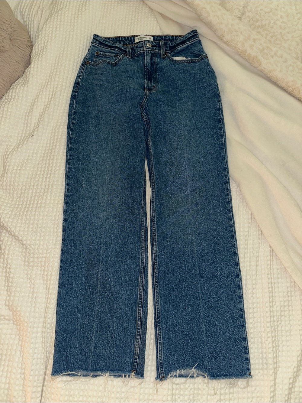 Abercrombie & Fitch 90s high rise jeans. SHORT - Picture 5 of 6